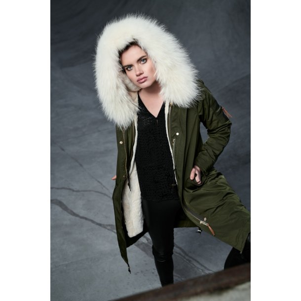 75.014 - Black - Raccoon Fur